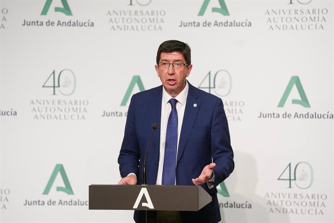 El vicepresidente de la Junta de Andalucía y consejero de Turismo, Regeneración, Justicia y Administración Local, Juan Marín, en rueda de prensa (Foto de archivo).