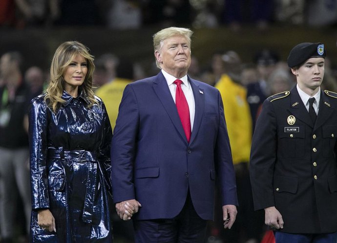Donald Trump junto a su esposa Melania en los momentos previos a la final  del fútbol americano estadounidense universitario de 2020