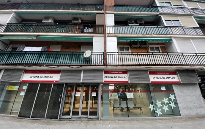 Exterior de una Oficina de Empleo de Madrid (España)