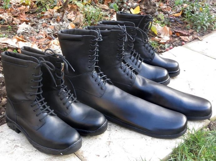 Un zapatero rumano crea zapatos para mantener el distanciamiento social