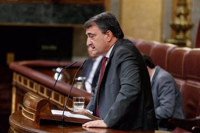 El portavoz del PNV, Aitor Esteban, interviene en la sesión del Parlamento en la que se ejerce el control al Gobierno y se trata la sexta prórroga del estado de alarma por la crisis del Covid-19. En Madrid, (España), a 3 de junio de 2020.
