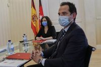 Ayuso niega un adelanto electoral en la Comunidad de Madrid y aboga por "seguir trabajando" junto a Cs
