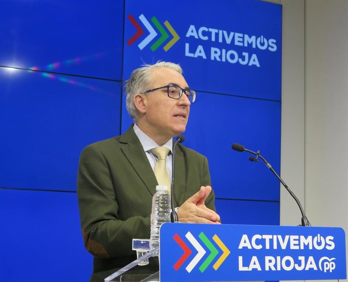 El portavoz del PP, Jesús Ángel Garrido en comparecencia de prensa