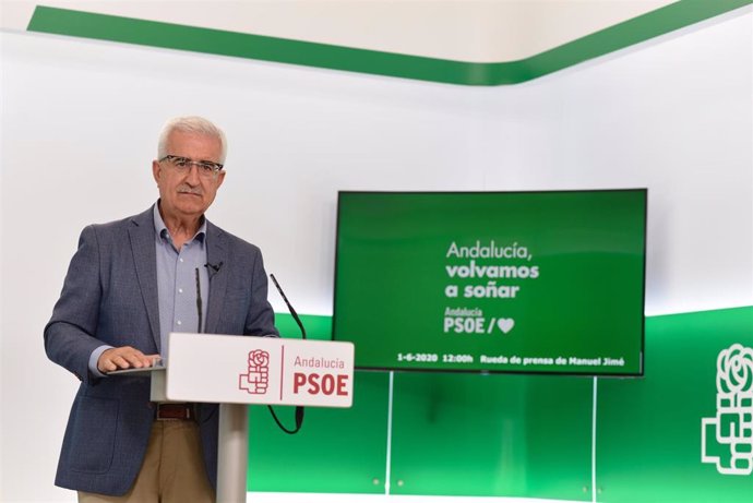 El portavoz adjunto del PSOE-A Manuel Jiménez Barrios, en rueda de prensa, en una foto de archivo.