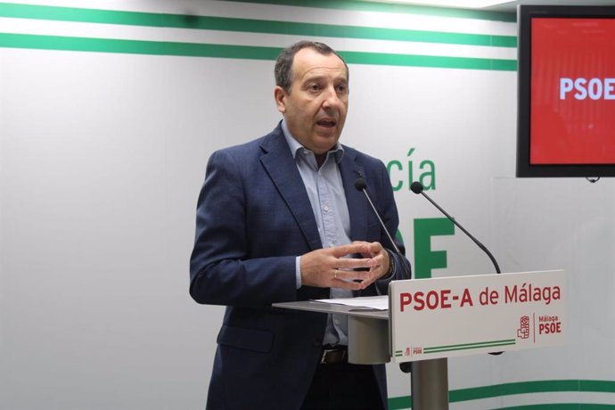 El secretario general del PSOE de Málaga, José Luis Ruiz Espejo en rueda de prensa