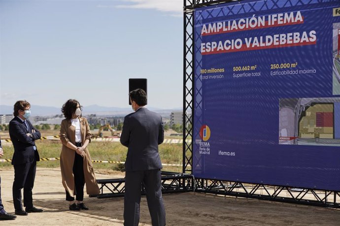 El alcalde de Madrid, José Luis Martínez-Almeida, junto a la presidenta de la Comunidad de Madrid, Isabel Díaz Ayuso, participa en el acto de presentación del comienzo de las obras de ampliación de Ifema en Valdebebas