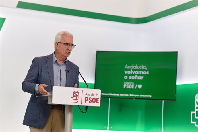 El portavoz adjunto del PSOE-A en el Parlamento andaluz Manuel Jiménez Barrios en rueda de prensa (Foto de archivo).