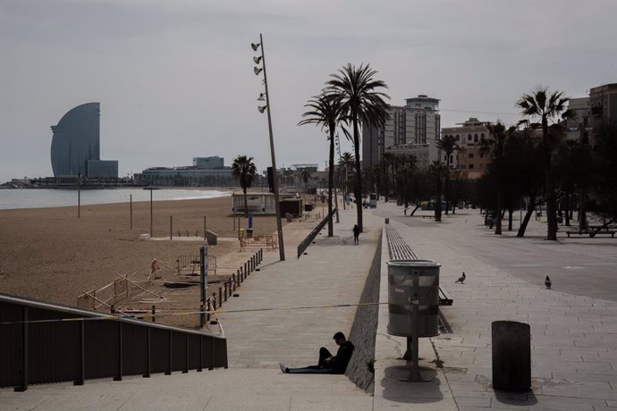 Platja de la Barceloneta buida durant el tercer dia laborable de l'estat d'alarma per coronavirus, a Barcelona/Catalunya (Espanya) a 18 de mar de 2020.