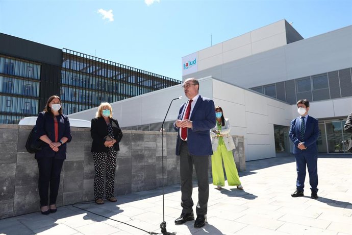 El presidente del Gobierno de Aragón, Javier Lambán, en la apertura del Centro de Salud 'Los Olivos' de Huesca