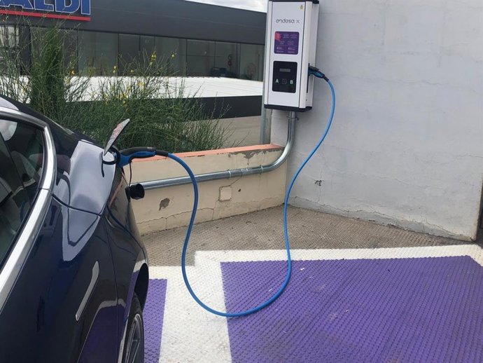 Endesa instala el primer punto de carga semi-rápida para vehículos eléctricos en Antequera