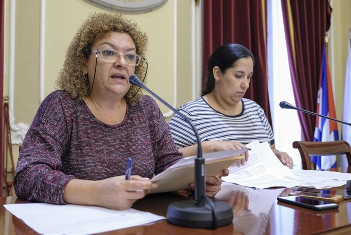 Las concejalas Eva Tubío y Ana Fernández del Ayuntamiento de Cádiz