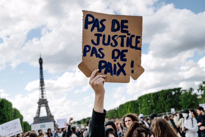 Protestes contra la violncia policial a París