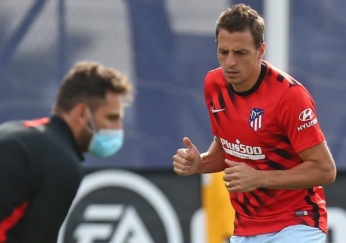 Santiago Arias entrenando con el Atlético