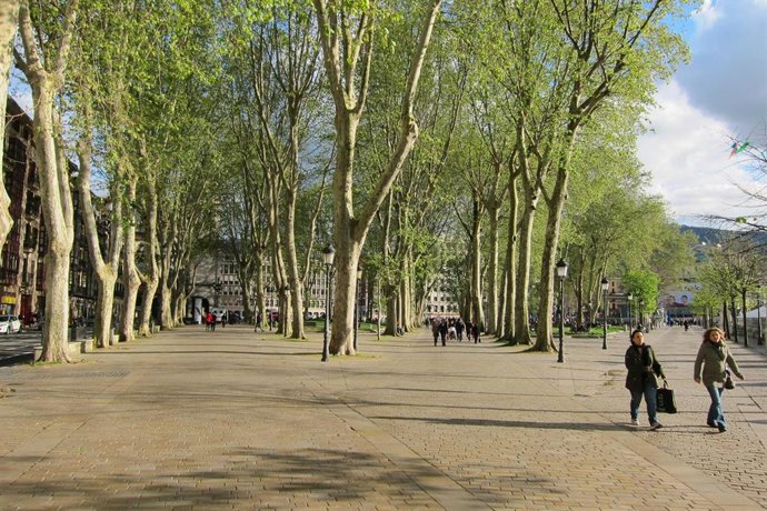 Paseantes por Bilbao