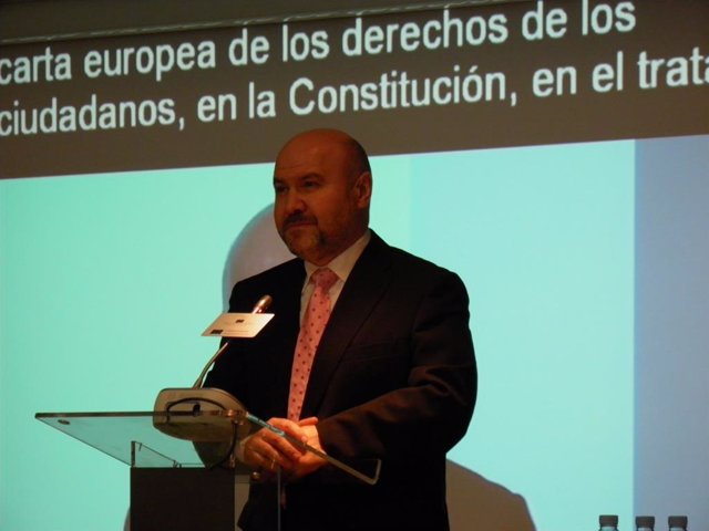 La Oficina del Parlamento Europeo en España y la Representación del Consejo Europeo en el país han recibido este viernes el primer y segundo Premio del Comité Español de Representantes de las Personas con Discapacidad (CERMI) en la categoría Institucional