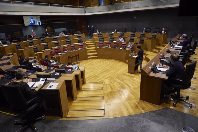 Hemiciclo del Parlamento de Navarra durante una sesión plenaria, en Pamplona, Navarra (España) a 4 de junio de 2020.