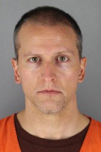 Fijan fianza de 1,25 millones de dólares para el policía procesado por la muerte de George Floyd