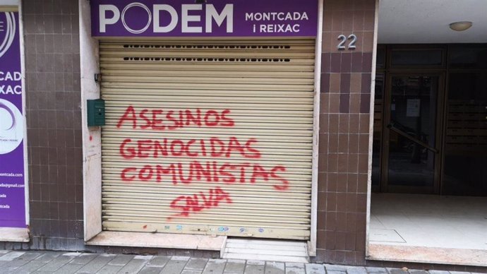 La pintada en la sede de Podem en Montcada i Reixac (Barcelona).