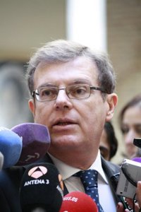 Rector UCLM retira su plan de priorizar docencia online y rediseñará la estrategia