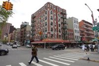 Nueva York registra 702 nuevos casos de coronavirus el día que la ciudad estrena su reapertura