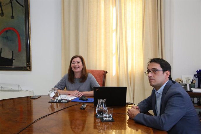 La presidenta del Govern, Francina Armengol, y el conseller de Modelo Económico, Iago Negueruela