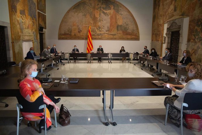 Primera reunión presencial del Consell Executiu en el Palau de la Generalitat tras el confinamiento.