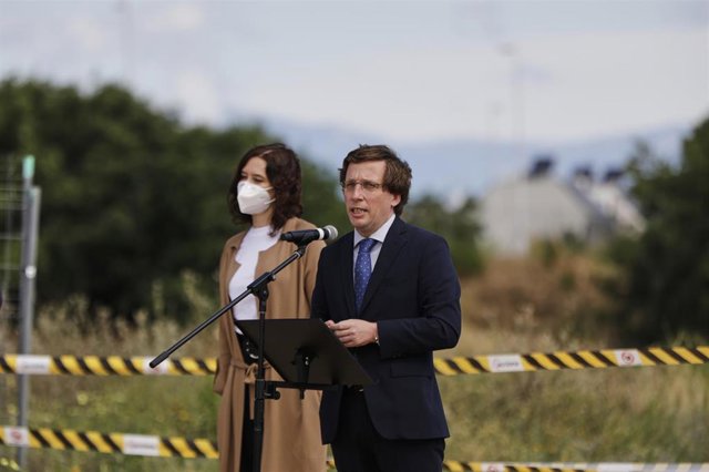 El alcalde de Madrid, José Luis Martínez-Almeida, junto a la presidenta de la Comunidad de Madrid, Isabel Díaz Ayuso, participa en el acto de presentación del comienzo de las obras de ampliación de IFEMA Valdebebas. 
