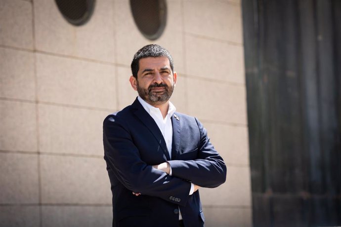 El conseller de Trabajo, Asuntos Sociales y Familias de la Generalitat de Catalunya, Chakir El Homrani, en la Conselleria de Trabajo, Asuntos Sociales y Familias, en Barcelona, Catalunya (España), a 21 de mayo de 2020.