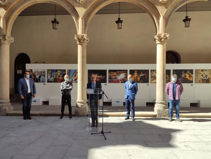 Presentación de la exposición 'Invasión escénica monumental. Imágenes de la Feria de Teatro de Castilla y León/ Ciudad Rodrigo'