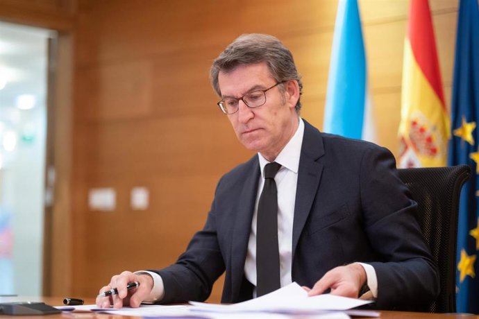 El presidente de la Xunta, Alberto Núñez Feijóo, en la videoconferencia con el jefe del Ejecutivo central, Pedro Sánchez, y el resto de líderes autonómicos.
