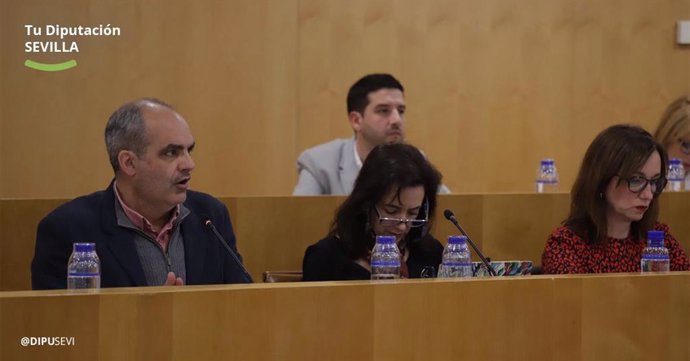Sevilla.- El diputado de Adelante Antonio Valladares mantiene finalmente su acta tras "replantearse" su renuncia