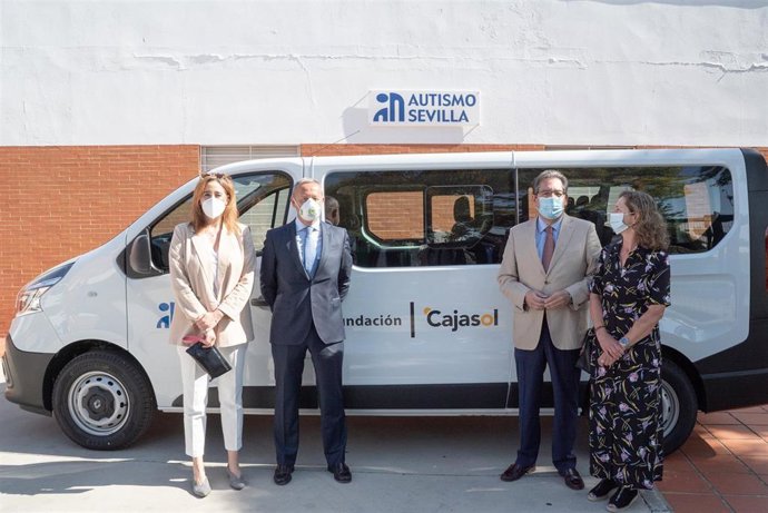 [Sevilla] Np Y Foto: La Fundación Cajasol Y La Fundación Renault Hacen Entrega De Un Vehículo A Autismo Sevilla