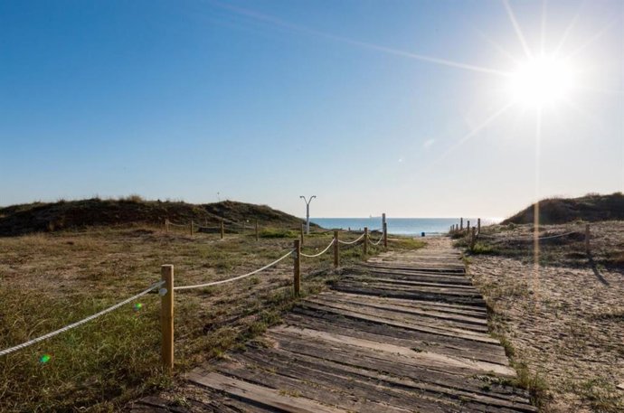 Paseo de una playa valenciana