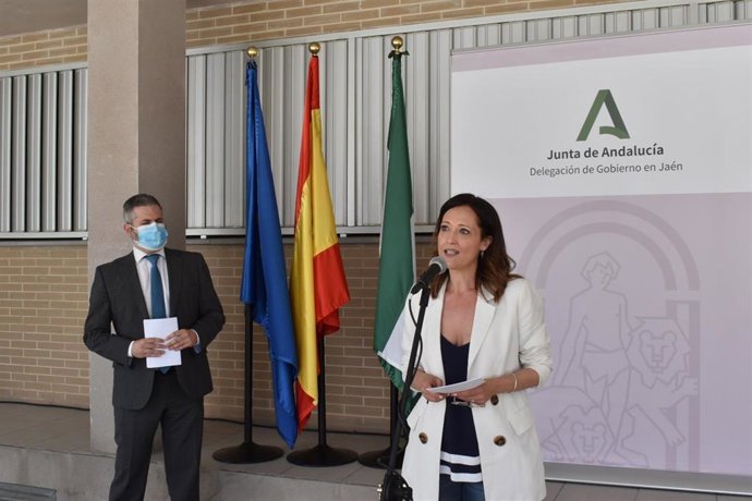 Maribel Lozano y Antonio Sutil en el IES Santa Teresa
