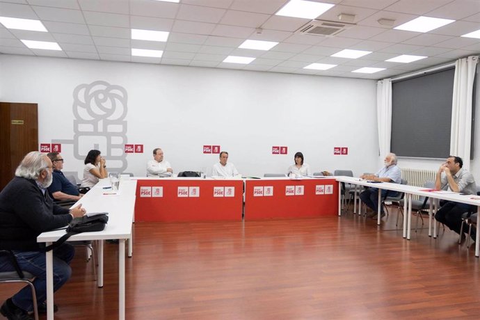 Reunión del PSOE-Zaragoza con los alcaldes y vocales socialistas en los barrios rurales de la ciudad