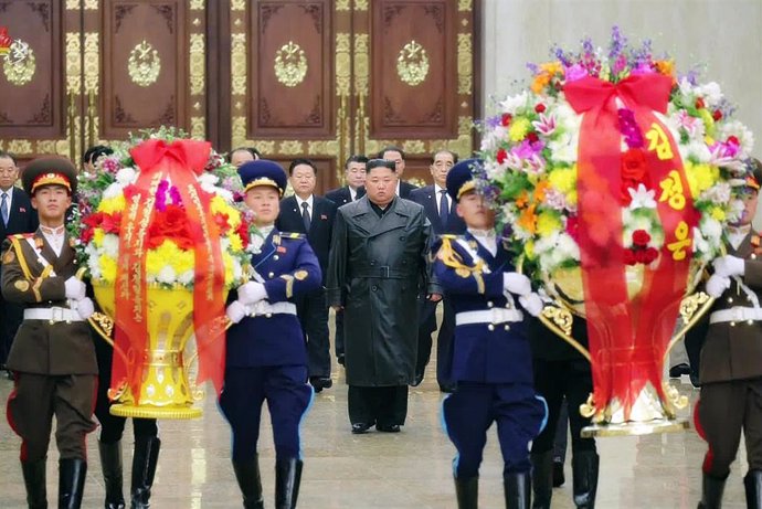 Kim Jong Un conmemora el nacimiento de su padre, Kim Jong Il