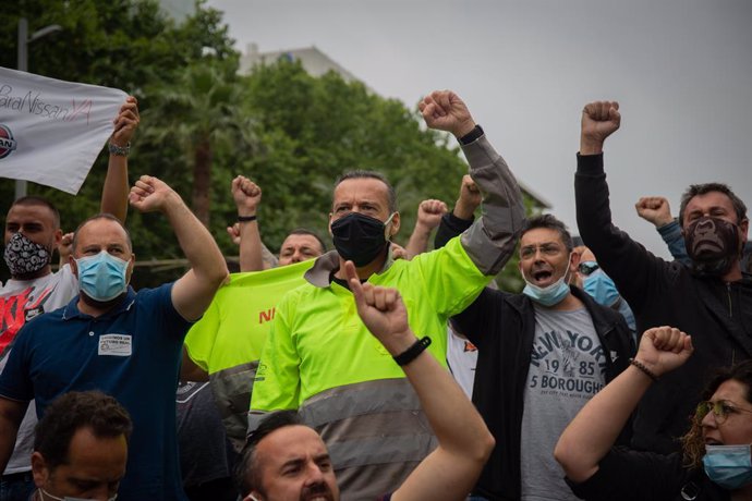 Treballadors de Nissan Motor Ibrica, en la Zona Franca de Barcelona, es congreguen al seu pas per l'Avinguda Diagonal en una de les marxes lentes que s'han convocat durant el dia. A Barcelona, Catalunya, (Espanya), a 4 de juny de 2020.