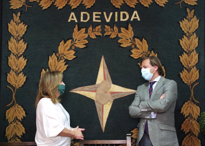 Isabel Guerrero y Antonio Repullo en la sede de Adevida en Córdoba.