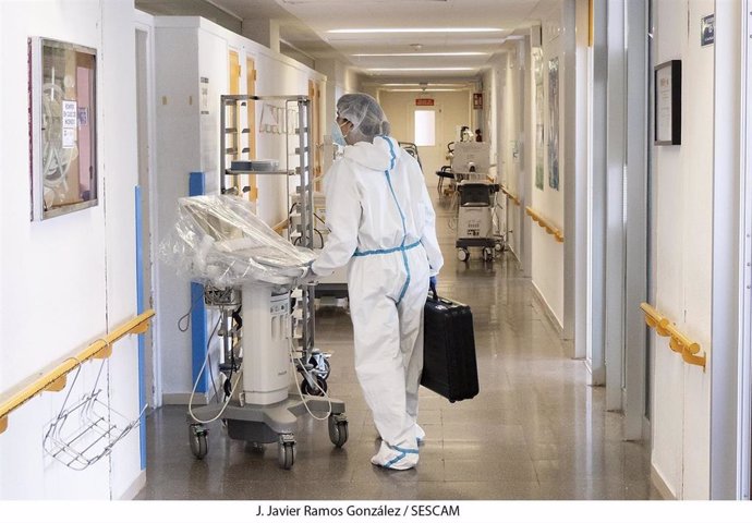 Trabajador sanitario en el hospital de Guadalajara.