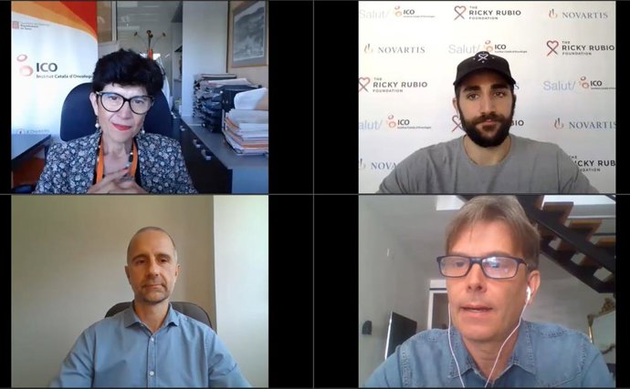 D'esquerra a dreta, la directora general de l'Institut Catal d'Oncologia, Candela Calle; el  jugador de la NBA, Ricky Rubio; el director general de Novartis Oncology, José Marcilla; i el periodista esportiu David Bernabeu, que ha moderat l'acte.