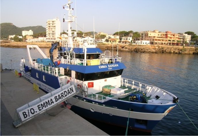 El buque 'Emma Bardán' inicia una campaña para estudiar el fondo de las aguas de