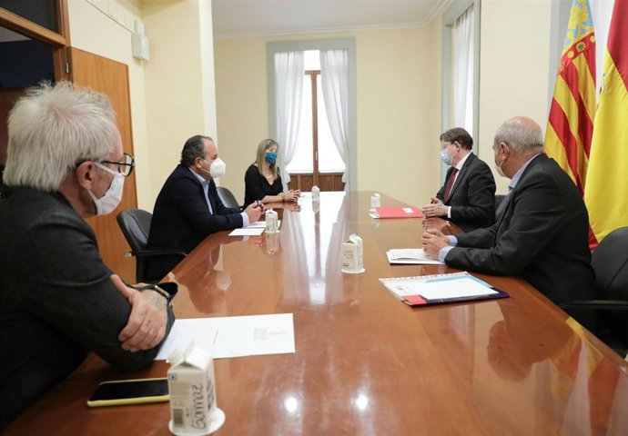 Encuentro de Ximo Puig con los representantes de Alicante Gastronómica.