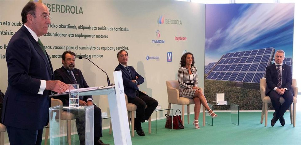 El presidente de Iberdrola, Ignacio Galán, y el lehendakari, Iñigo Urkullu, con empresarios vascos en la Torre Iberdrola