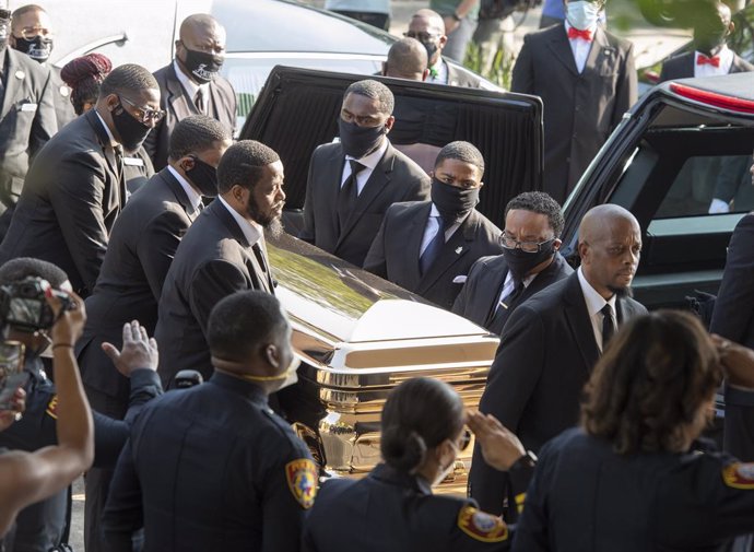 EEUU.-La familia de Floyd vuelve a pedir justicia durante su funeral: "¿Acaso ha