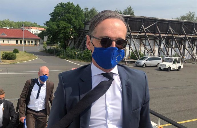 El ministro de Exteriores de Alemania, Heiko Maas, antes de subirse a su avión para dirigirse a Países Bajos