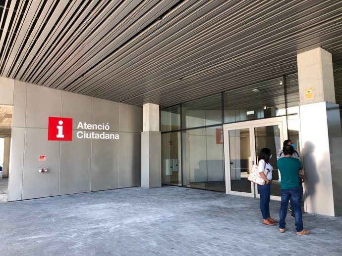 Entrada de la Oficina d'Atenció Ciutadana (OAC) del Distrito Administrativo