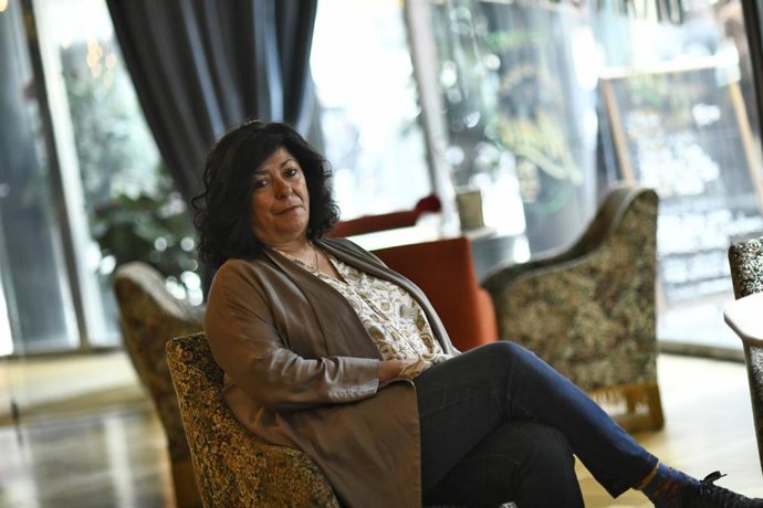 La escritora Almudena Grandes durante la presentación de 'La herida perpetua', una recopilación de sus columnas semanales escritas en 'El País' desde 2008. En sus textos, Almudena Grandes recorre la realidad política y social de España de una década.