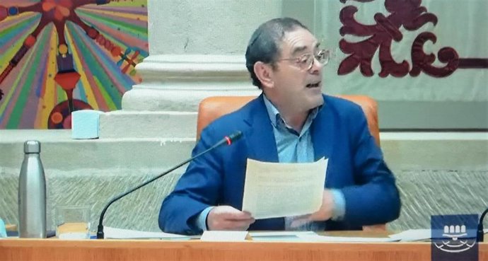 El doctor José Miguel Acítores interviene en la Comisión para la Reconstrucción de La Rioja tras la COVID-19, en el Parlamento de La Rioja.