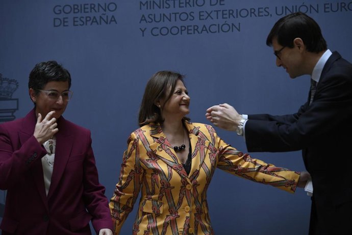 La ministra de Asuntos Exteriores, Unión Europea y Cooperación, Arancha González Laya; la secretaria de Estado de Asuntos Exteriores y para Iberoamérica y el Caribe, Cristina Gallach; y el secretario de Estado para la Unión Europea, Juan González-Barba