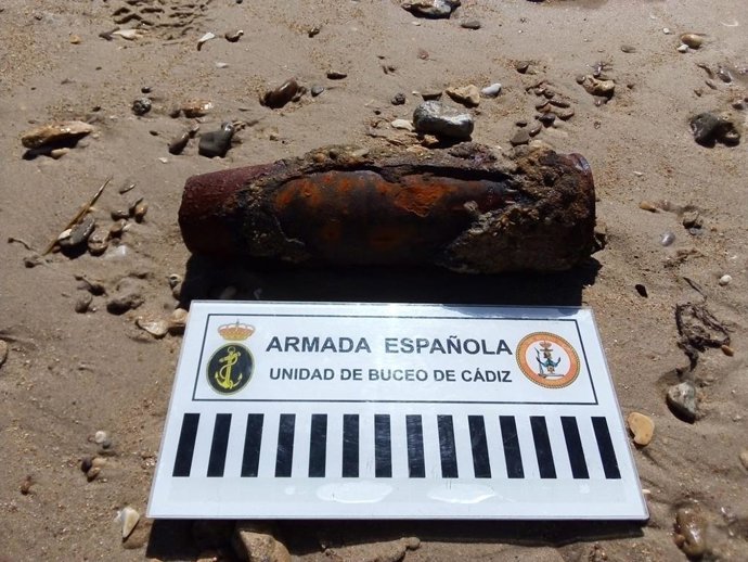 Artefacto explosivo intervenido por la Unidad de Buceo de Cádiz